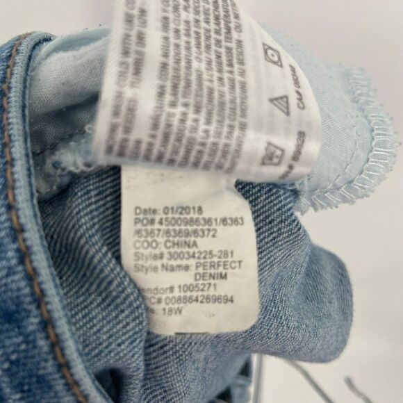 William Rast Perfect Shorts Distressed Raw Edge Hem Denim Size 18w - Picture 7 of 9
